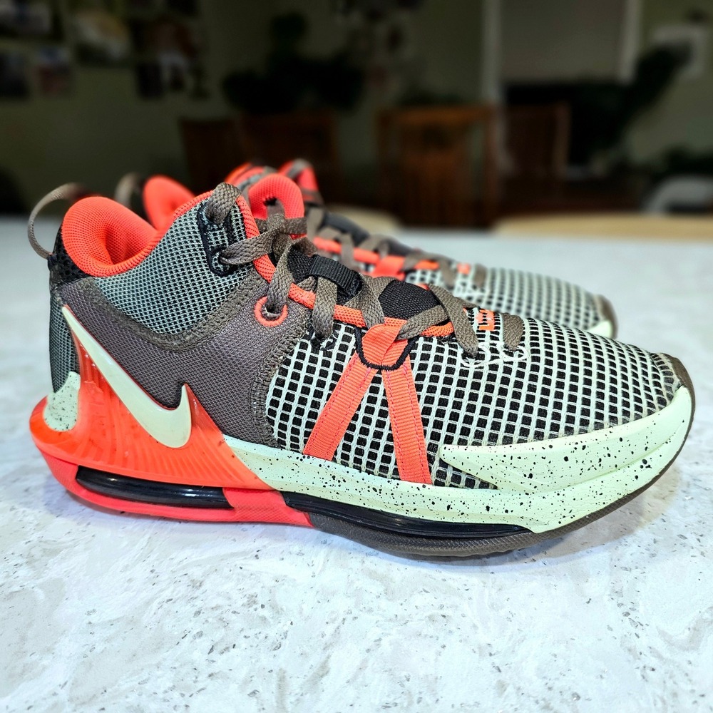 Nike LeBron Witness 7 Alligator Basketball Shoes Men 7.5 DM1123-001 Crimson